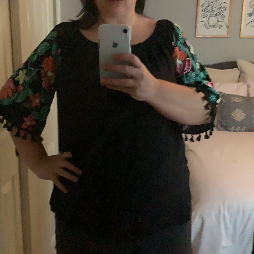 Black embroidered top (size 2x)